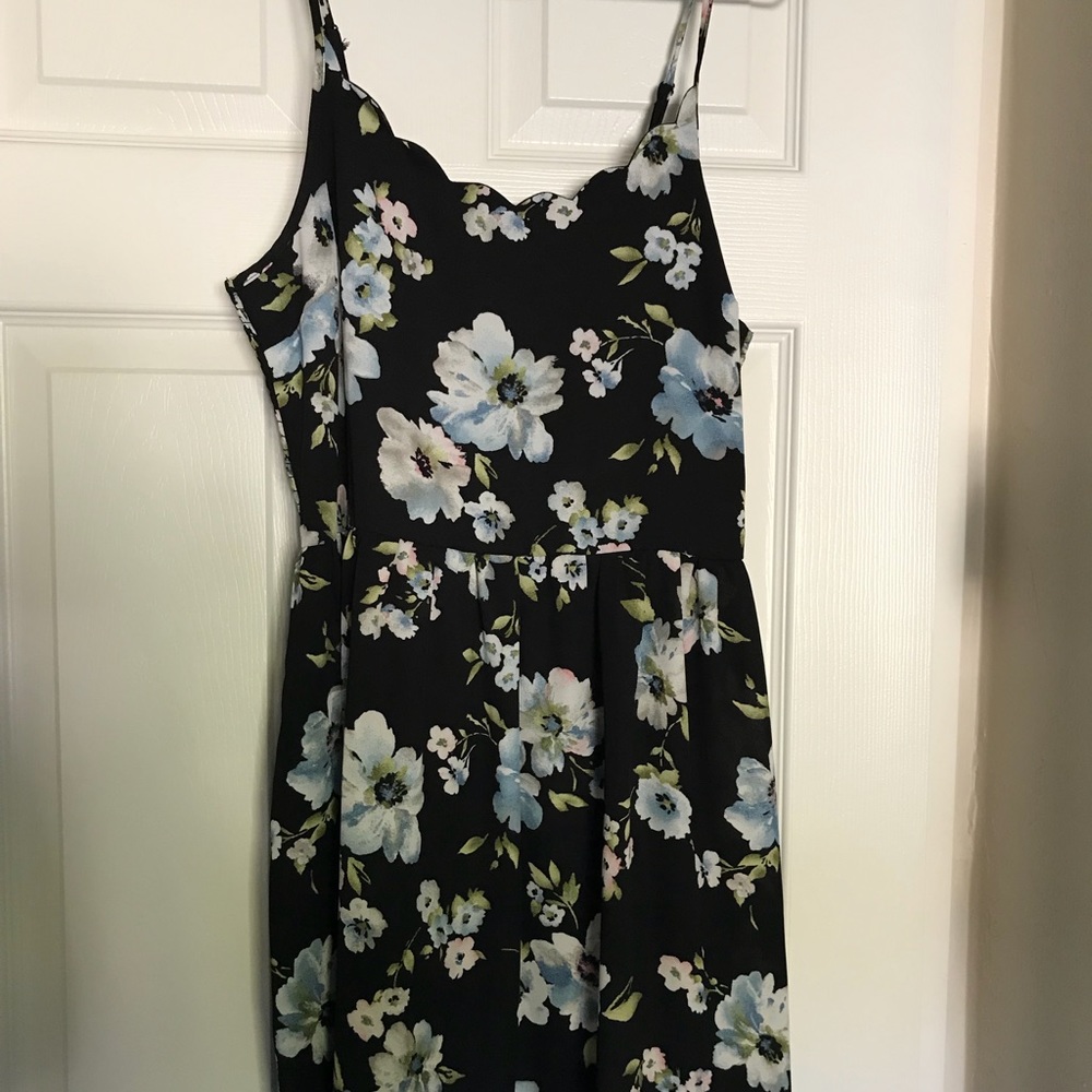 BLACK FLORAL DRESS - Picture 2 of 3
